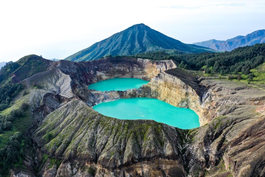 I laghi colorati nei crateri del vulcano Kelimutu, Flores, Indonesia