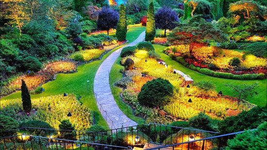 Aiuole fiorite del giardino botanico di Peradeniya vicino a Kandy, Sri Lanka