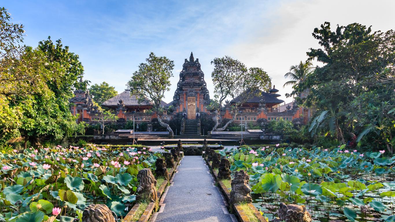 Il tempio Saraswati di Ubud con il laghetto di fiori di loto, Bali